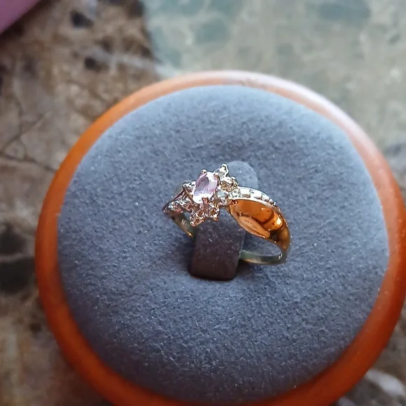 Vintage Size 6 3/4 - 7, 10k - 2.03g Pink Gemstone Ring - Picture 4 of 6